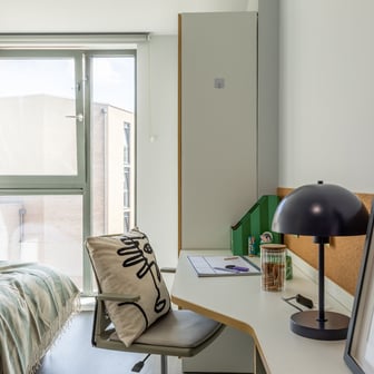 Platinum En suite Two Bed Flat - Image 1